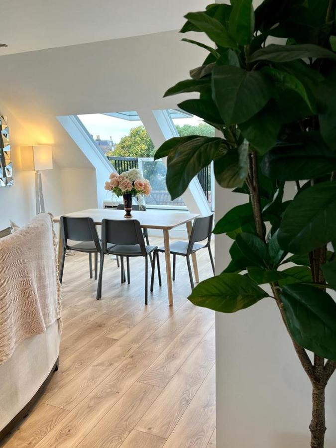 Stunning Luminous Penthouse/ 2beds 2baths Apartmán